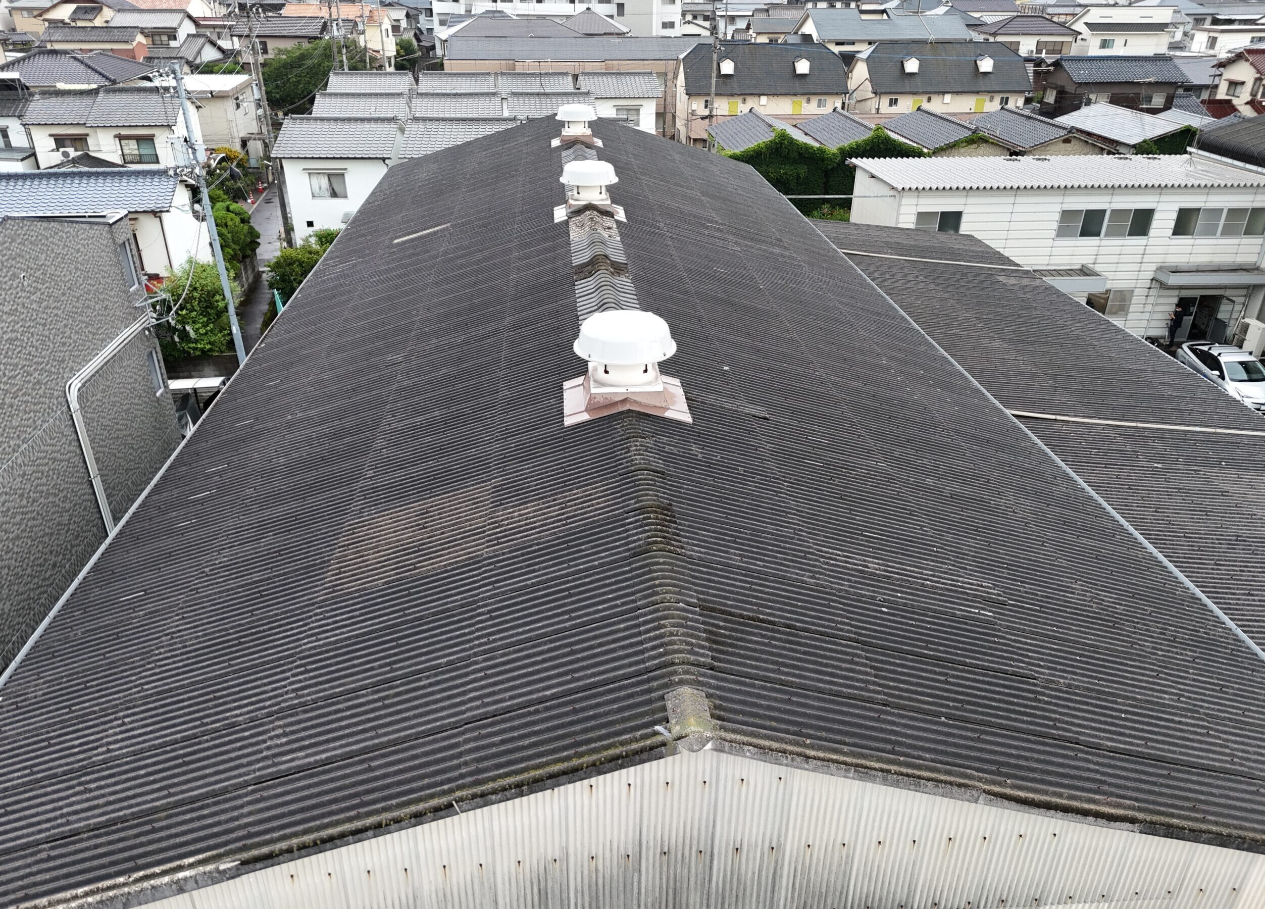 スレートの屋根と壁