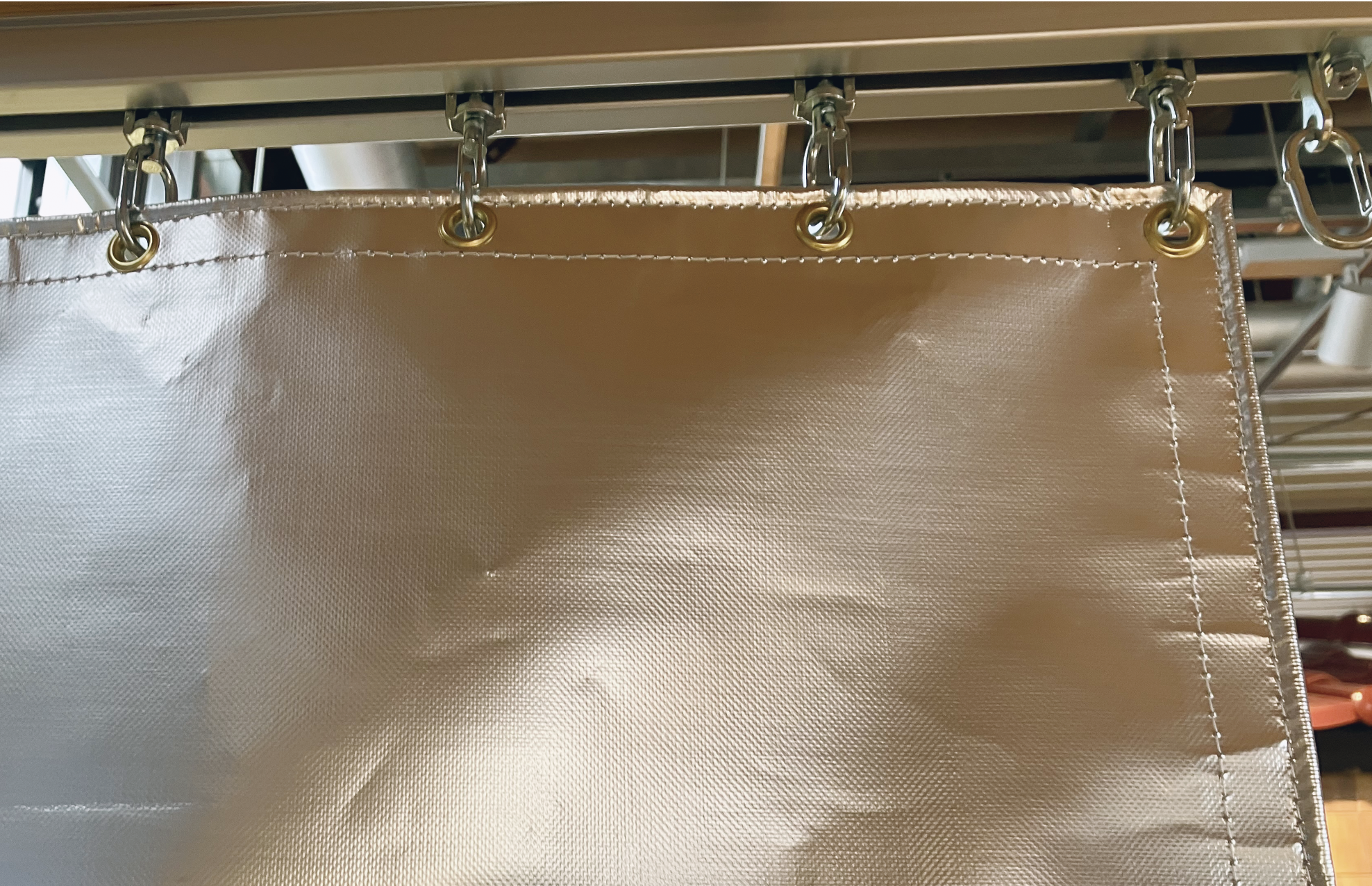 屋外用遮熱カーテン